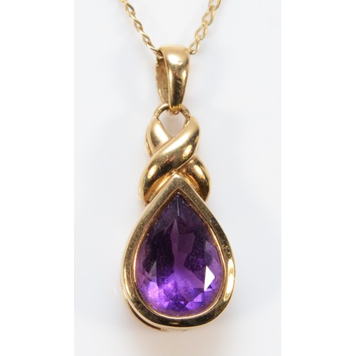 711 - A 9ct gold amethyst pendant with chain, 10mm x 7mm amethyst, 2.1g