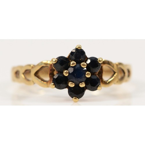 716 - A 9ct gold vintage sapphire floral cluster ring with heart cutouts to the shoulders, O 1/2, 1.9g