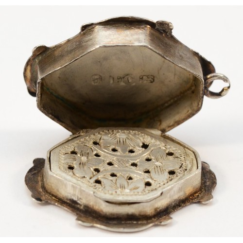 38 - A Victorian cartouche shaped vinaigrette, by Francis Clarke, Birmingham 1845, 2.5 x 2cm, 6gm