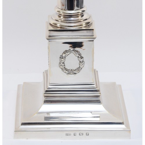 53 - An impressive silver column oil lamp, by Daniel & Arter, Birmingham 1913, the acanthus leaf faceted ... 