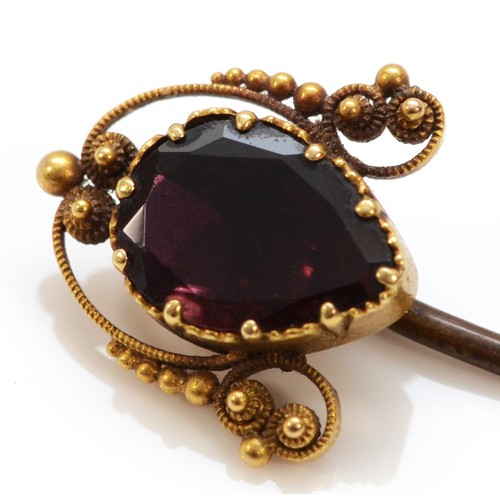 73 - An unmarked 18ct gold Georgian flat cut garnet stick pin, base metal pin, 8mm x 5mm garnet, 50mm tot... 