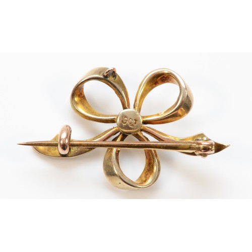 186 - A 9ct gold Victorian seed pearl bow brooch, 30mm across, 2.5g