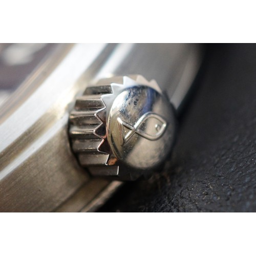 239 - International Watch Company, Pilot Mark XV, a stainless steel date automatic gentleman's wristwatch,... 