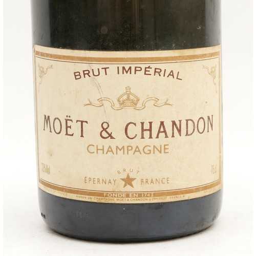 253 - A sealed Moet & Chandon 75cl bottle of vintage champagne.