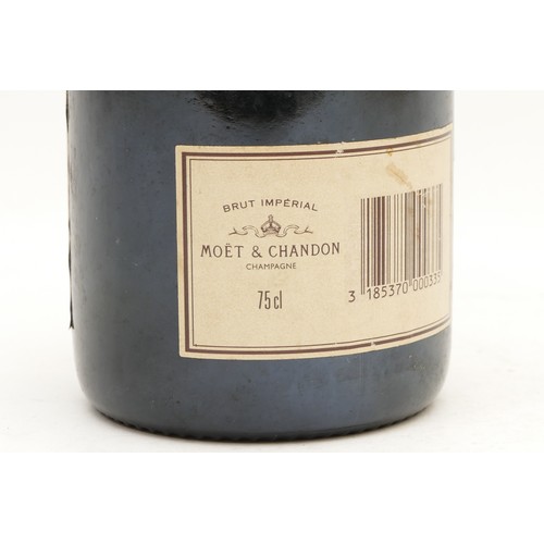 253 - A sealed Moet & Chandon 75cl bottle of vintage champagne.