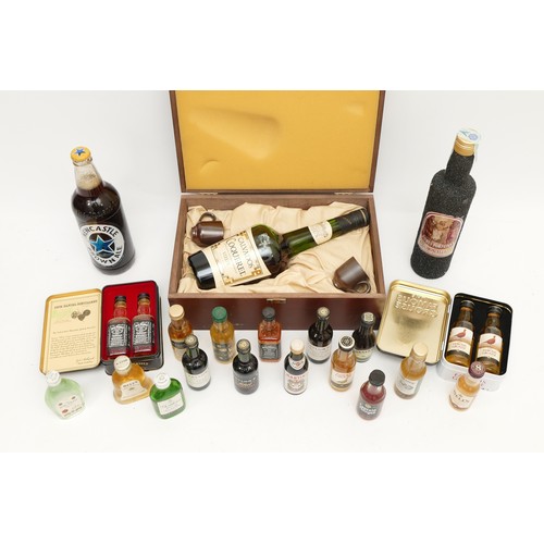 259 - A selection of wines and spirits, to include a quantity of miniature 5cl bottles of whisky, port, an... 