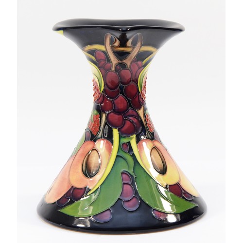 333 - A Moorcroft jug, in the pattern, 'Queen's Choice', designed by Emma Bossons, dated 2000, H-19cm.