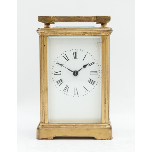 528 - An early 20th century brass striking carriage clock, white enamel dial with Roman numerals, the move... 