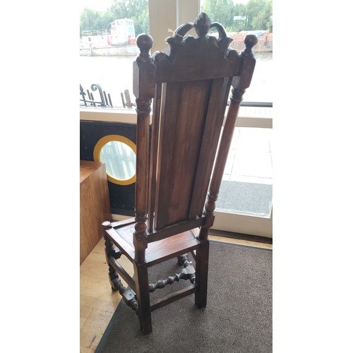 580 - A late 19th early 20th century oak high backed hall chair, shaped pierced top rail above a chamfered... 