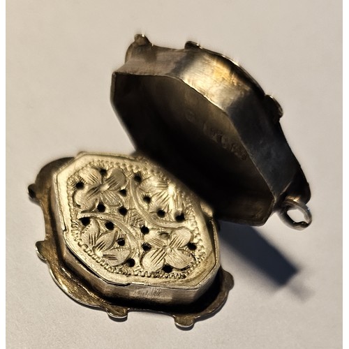 38 - A Victorian cartouche shaped vinaigrette, by Francis Clarke, Birmingham 1845, 2.5 x 2cm, 6gm