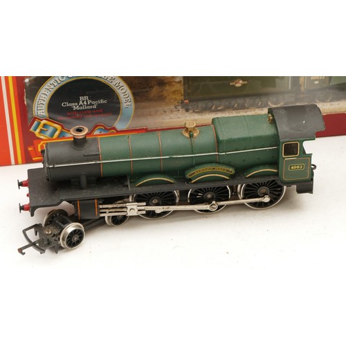 3 - Hornby Railways; B.R Class A4 loco and tender 'Mallard' (boxed) with a loose B.R Class 4983 loco and... 