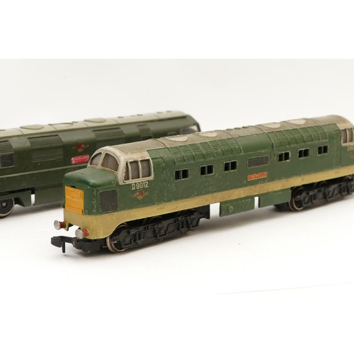 10 - Hornby Dublo 00 gauge Crepello D9012 diesel locomotive, and a Bachman Vanguard D801 locomotive (2)