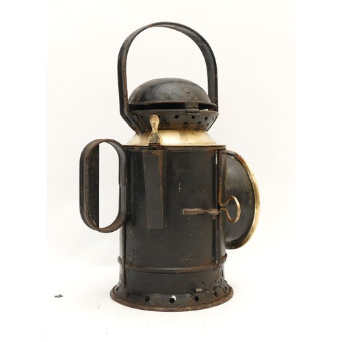 32 - A BR (W) 3-aspect handlamp, complete with burner.