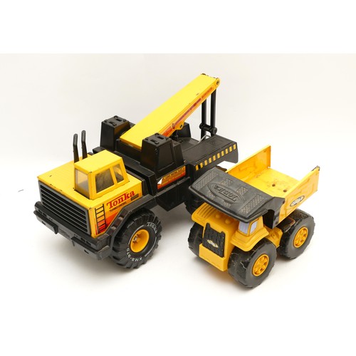 137 - Tonka Toys; A large Tonka toy crane, together with a smaller Tonka tipper truck. (2)