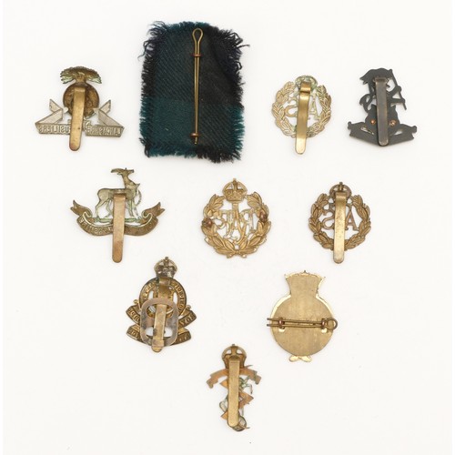 255 - 10x Military cap badges, to include R.N.M.W.S, Yorkshire and The Lancashire Fusiliers.