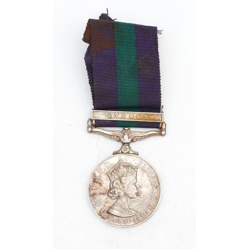 375 - ERII G.S.M Cyprus medal, presented to 5014196 S.A.C R. Scotchmer. R.A.F.