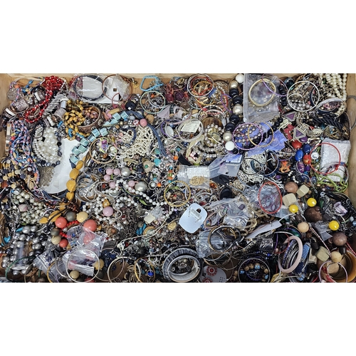 4 - Approximately 10kg of costume jewellery, unchecked