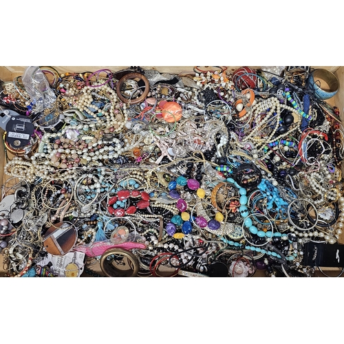 8 - Approximately 10kg of costume jewellery, unchecked