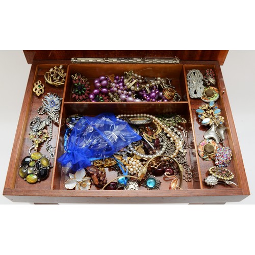 14 - An assortment of costume jewellery, to include, brooches, necklaces and bracelets, housed in a mid-t... 