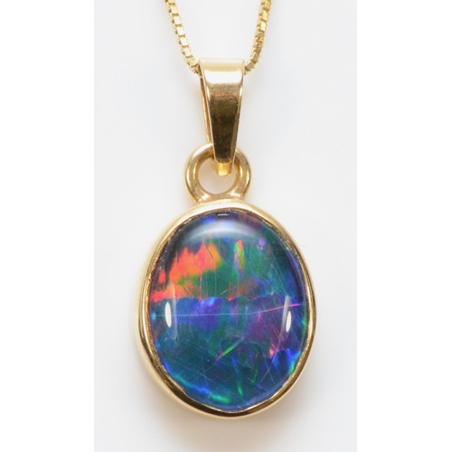 195 - A 14k gold ammolite triplet pendant with a chain, 15mm pendant, 2.4g