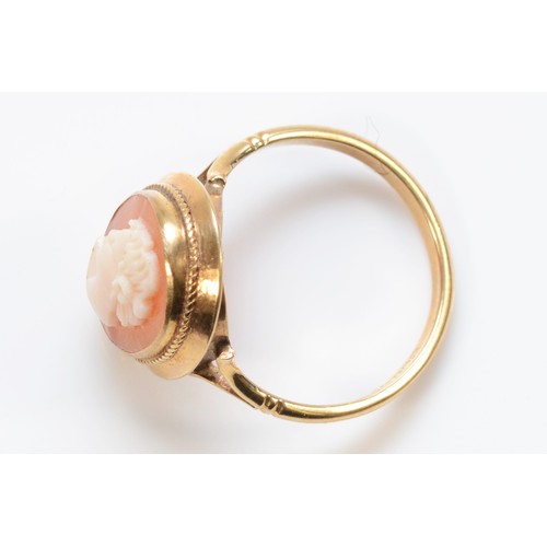 197 - A 9ct gold shell cameo ring depicting a classical lady, Birmingham 1972, M, 2.5g