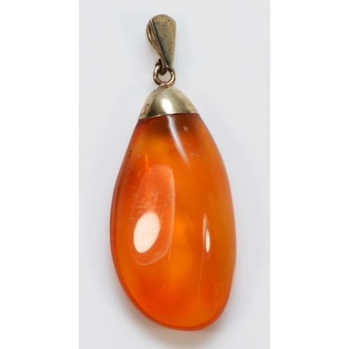 219 - A 9ct gold vintage amber pendant, 40mm x 20mm, 5.6g