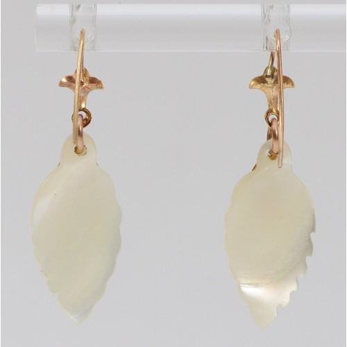 721 - A pair of 9ct gold mother of pearl drop earrings with hooks, 20mm mother of pearl, 1.2g