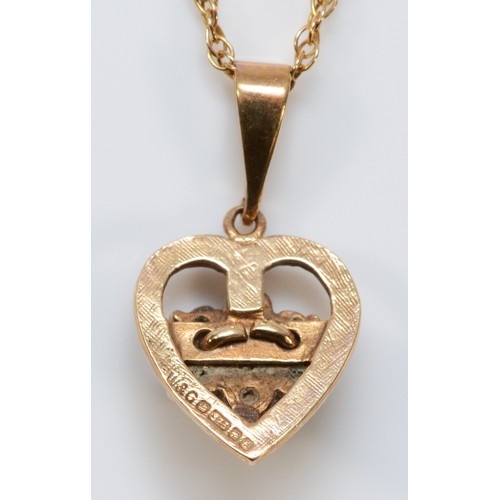 722 - A 9ct gold garnet heart pendant with a chain, 12mm across, 3g