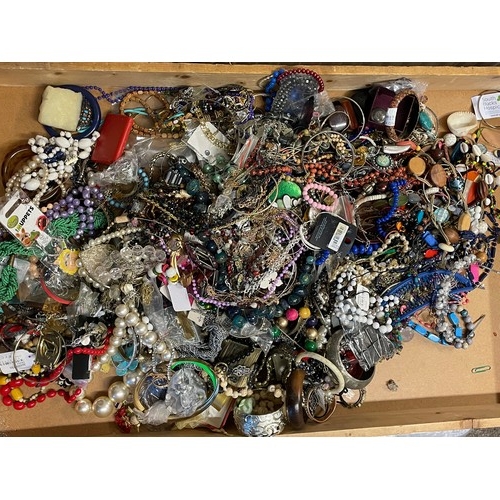 5 - Approximately 10kg of costume jewellery, unchecked