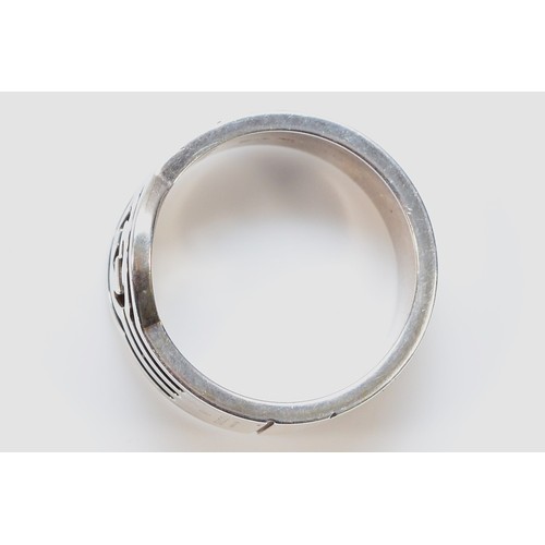 53 - An Italian silver ring with cut Gucci symbol, P, 6gm