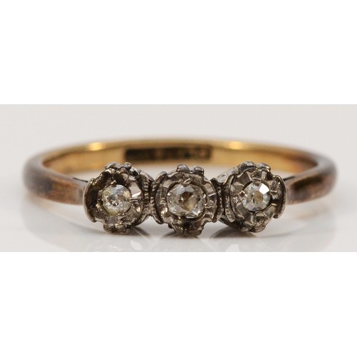 126 - A 9ct gold and platinum old cut diamond three stone ring, O, 1.9g