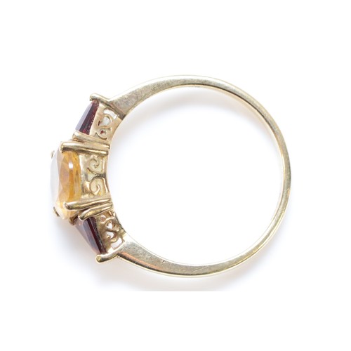 146 - A 9ct gold citrine and garnet three stone ring, Q, 2.4g