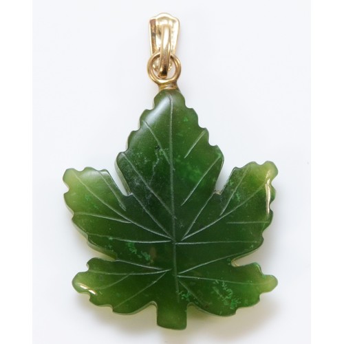 180 - A 9ct gold nephrite maple leaf pendant, 25mm drop, 4.1g