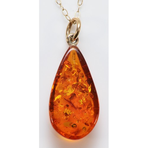 190 - A 9ct gold amber pendant with a chain, 20mm drop, 1.6g