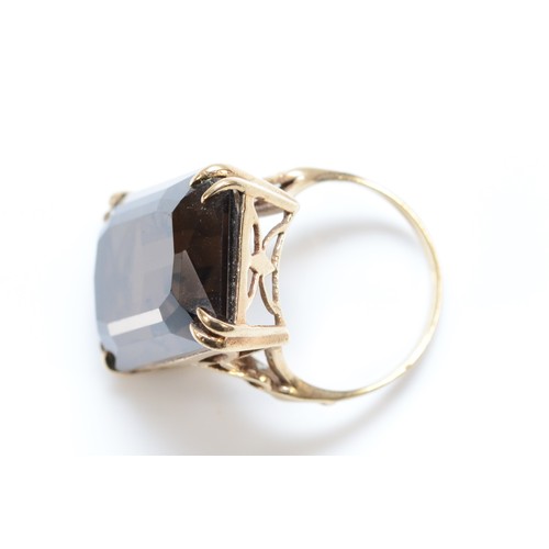 212 - A 9ct gold smokey quartz cocktail ring, 25mm x 15mm, O, 8.9g