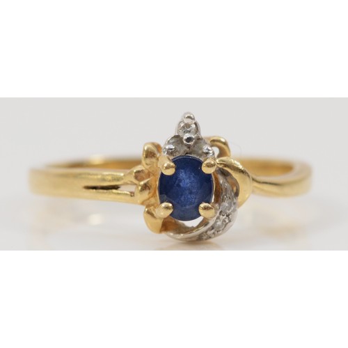 224 - A 14k gold sapphire and diamond ring, M 1/2, 2.3g