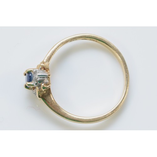 224 - A 14k gold sapphire and diamond ring, M 1/2, 2.3g