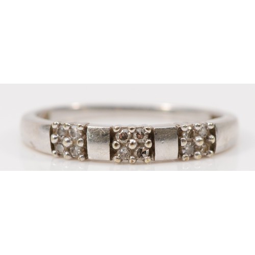 253 - A 9ct white gold diamond half eternity ring, N, 1.7g