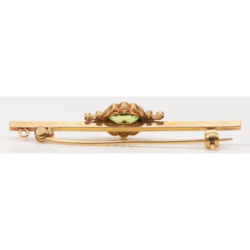 276 - A 9ct gold peridot brooch, 50mm across, 3.4g