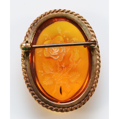 292 - A 9ct gold reverse carved floral amber brooch, 27mm x 21mm, 4g