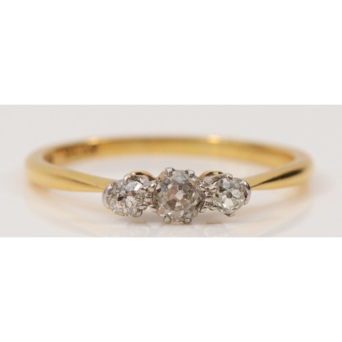 311 - An 18ct gold and platinum three stone diamond ring, P, 2.1g