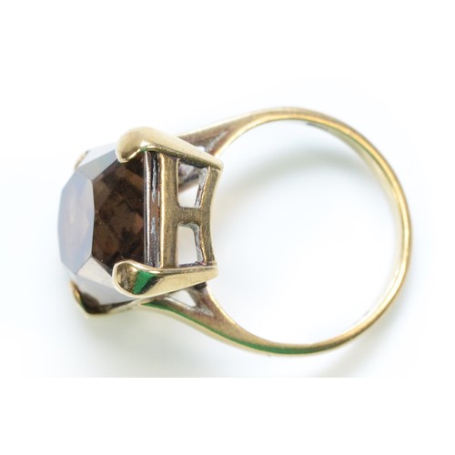 320 - A 9ct cushion cut smokey quartz cocktail ring, 16mm x 13mm quartz, K 1/2, 5.9g