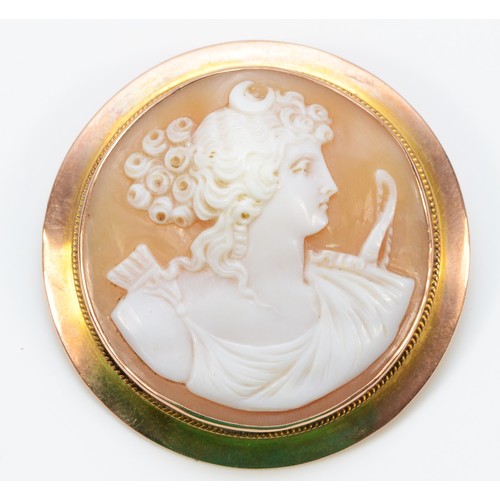 331 - A 9ct gold antique shell cameo brooch, with a safety chain, 40mm total diameter, 9.5g