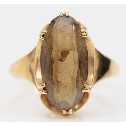 342 - A 9ct gold vintage smokey quartz dress ring, O, 3.3g