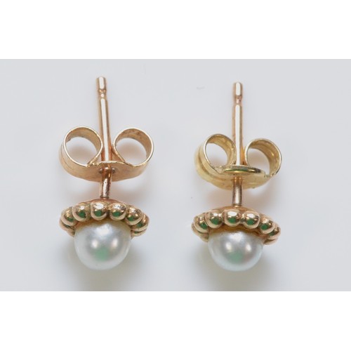 353 - A pair of 9ct gold cultured pearl earrings with scroll backs, 0.5g