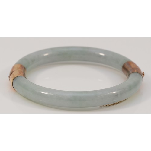 355 - A 9ct gold jade bangle, 60mm internal diameter, 43g