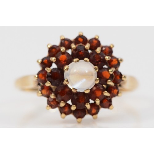 365 - A 9ct gold garnet and moonstone cluster ring, O, 3.1g