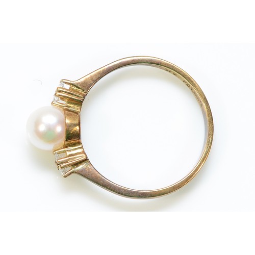 368 - A 9ct gold diamond and cultured pearl dress ring, N, 1.8g