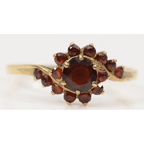 373 - A 9ct gold garnet cross over ring, P 1/2, 1.6g