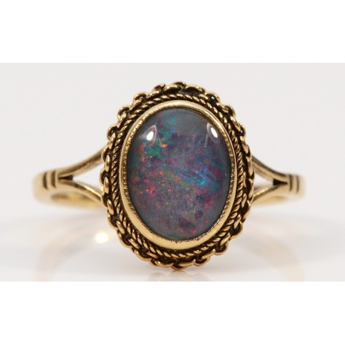 491 - A 9ct gold opal doublet dress ring, L 1/2, 2.8g